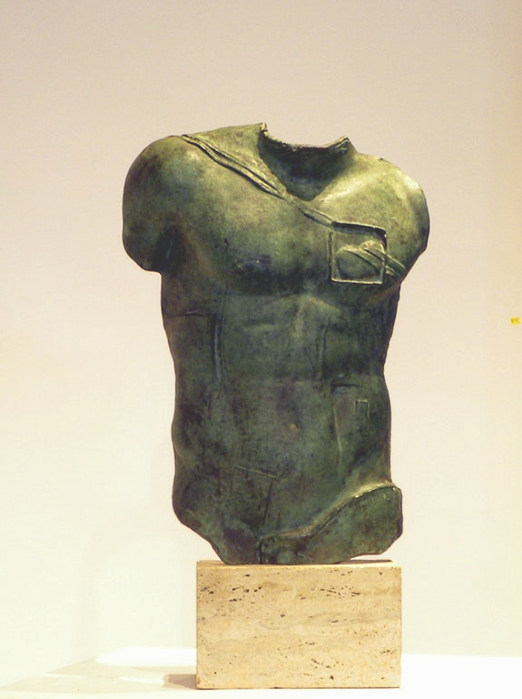 Rzeźba Igora Mitoraja pt. Perseusz. Tors