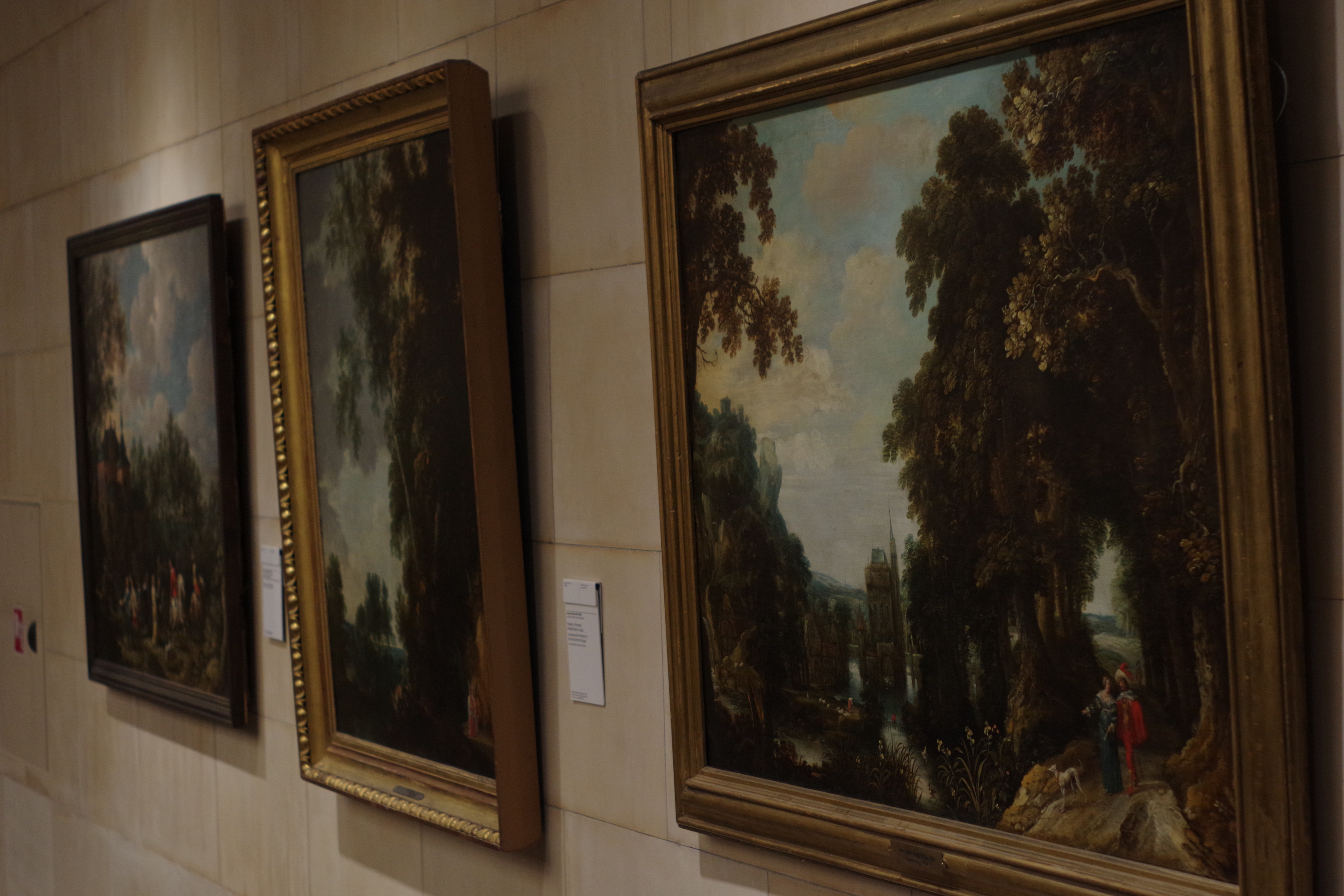 obrazy wiszące na ścianach galerii sztuki dawnej w muzeum narodowym w warszawie