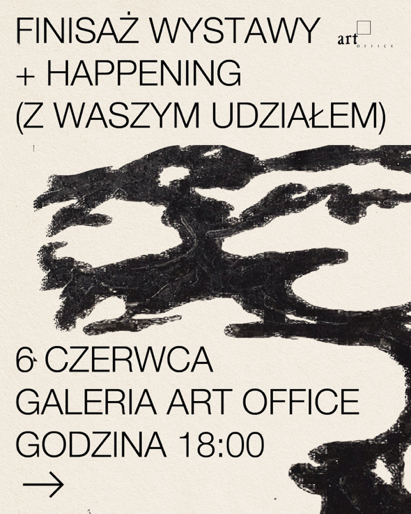 Wnętrze galerii art office z obrazami i obiektami Daniela Kowackiego.