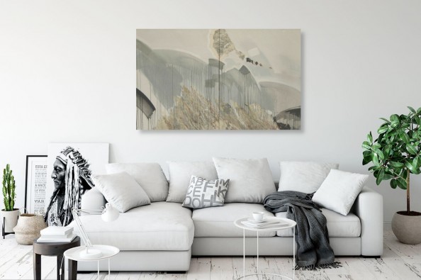 Obraz abstrakcyjny w odcieniach szarości wiszący w nowoczesnym salonie w domu