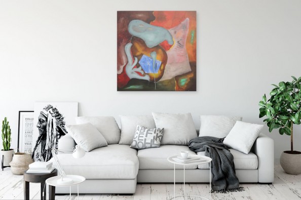 Ekspresyjna nowoczesna abstrakcja wisząca nad szeroką białą kanapą w salonie