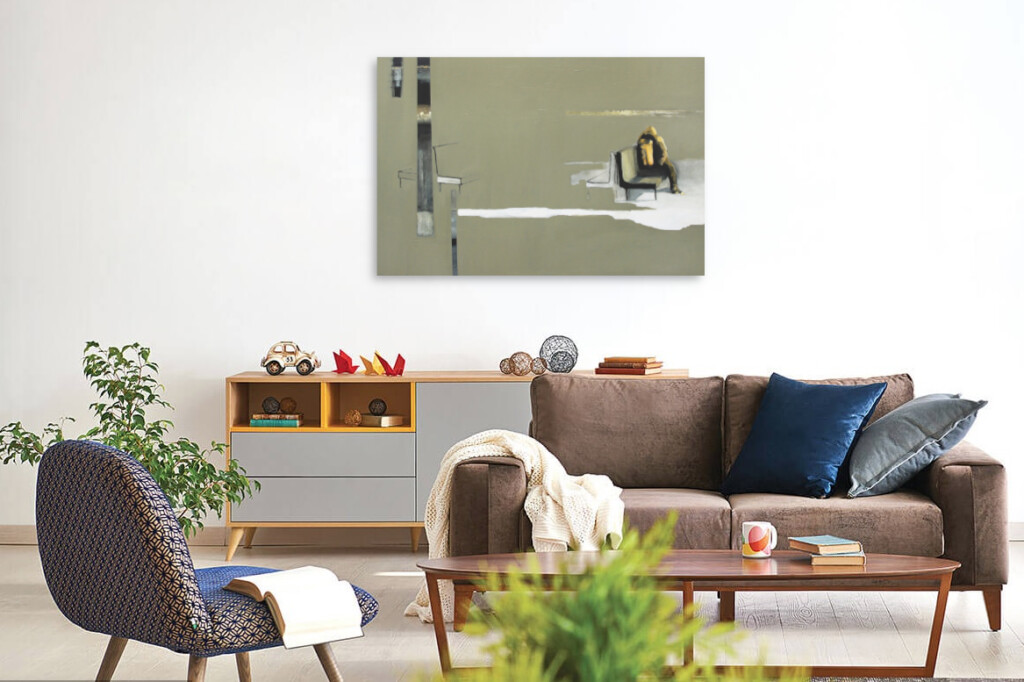 Obraz nowoczesny wiszący w przytulnym salonie nad brązową kanapą i szaro-żółtą komodą