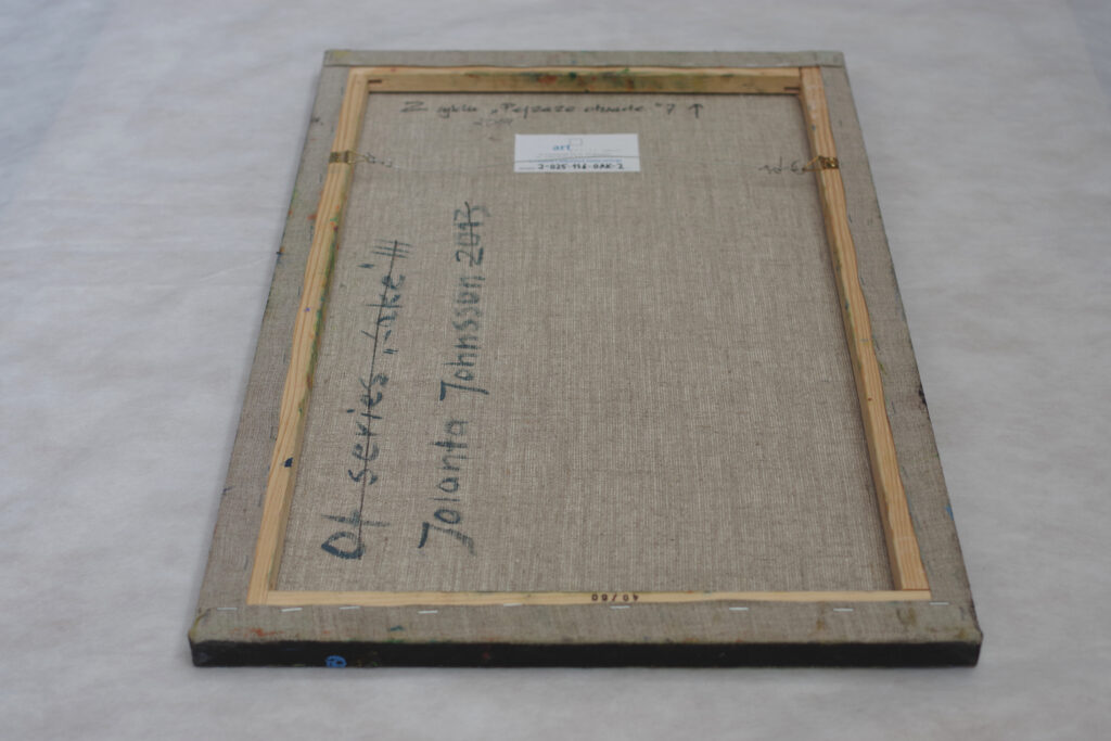 obraz leżący na flizelinie przed wysyłką