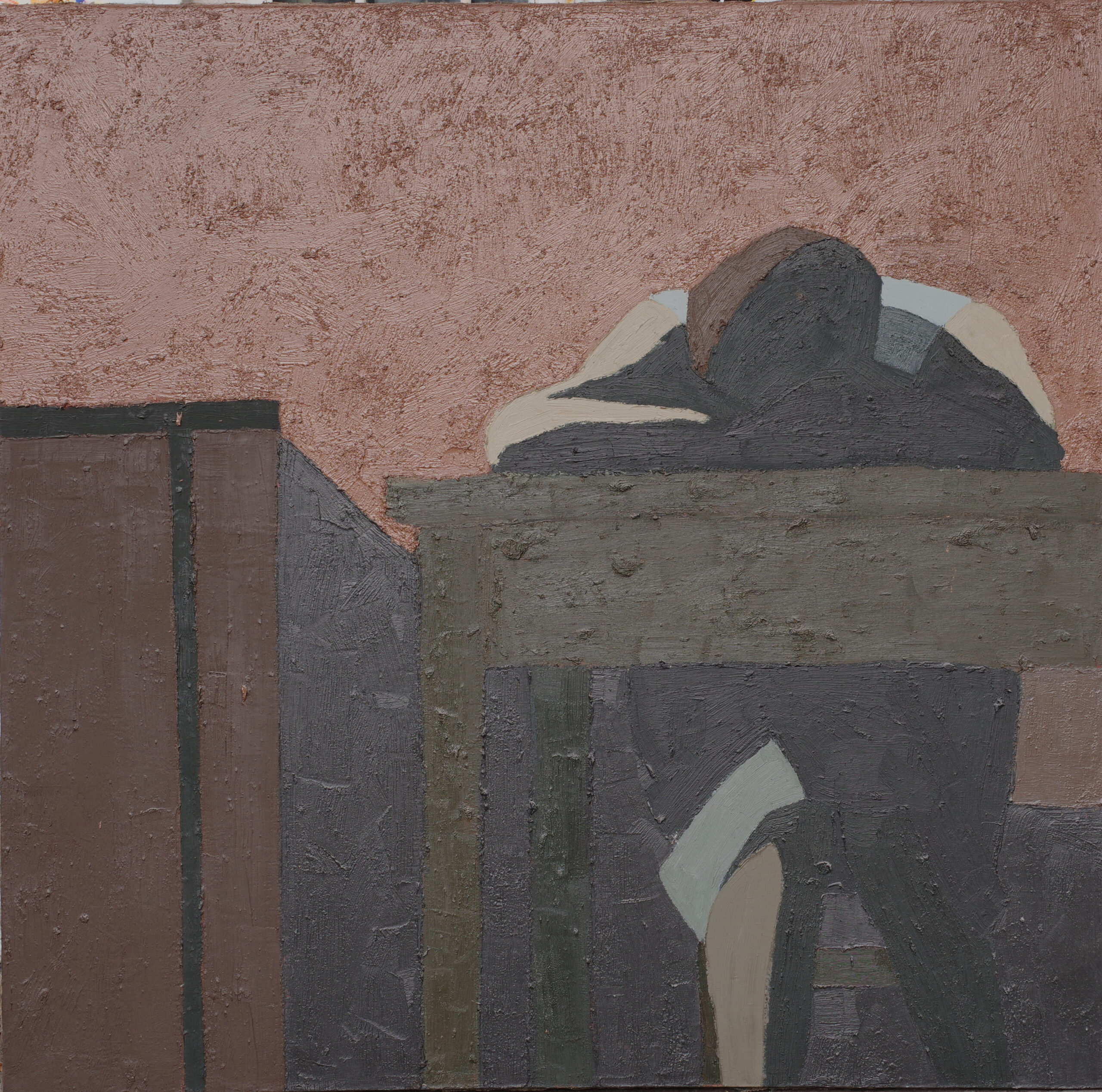 Obraz olejny w stonowanych barwach przedstawia postać opartą na stole, ukazaną w uproszczonej, geometrycznej formie.