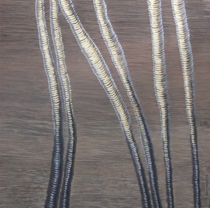 sześć metolowych drutów na beżowym tle