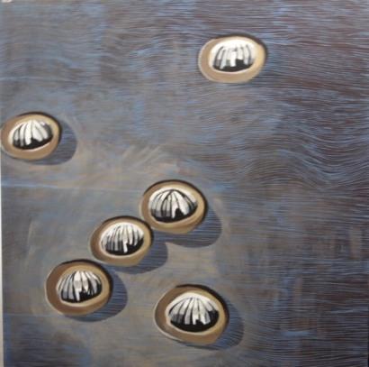 sześć owalnych form na szarym tle