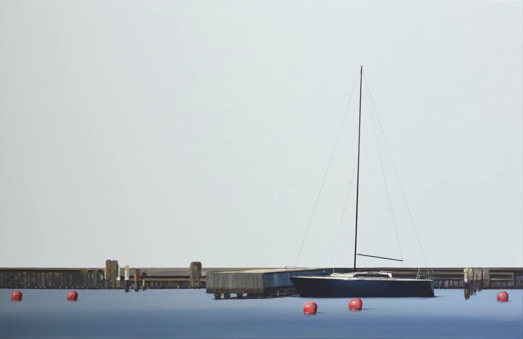 port jachtowy, pomost z przycumowanym jachtem