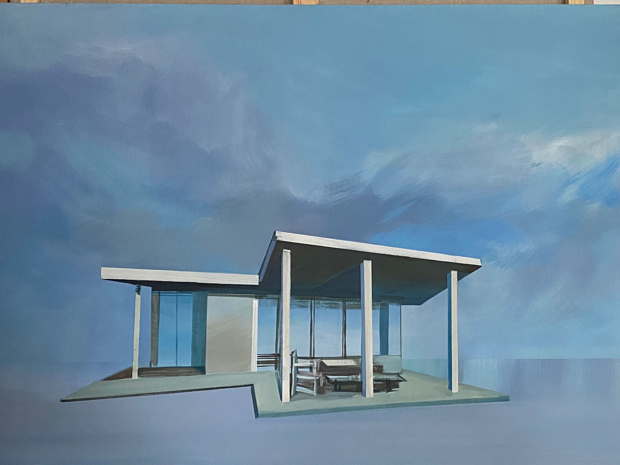 dom z tarasem, meble na tarasie na tle niebieskiego nieba