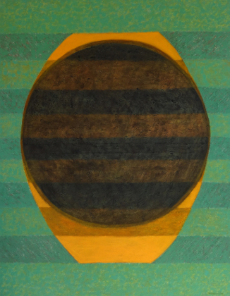 brązowa kula na zielonym paskowanym tle