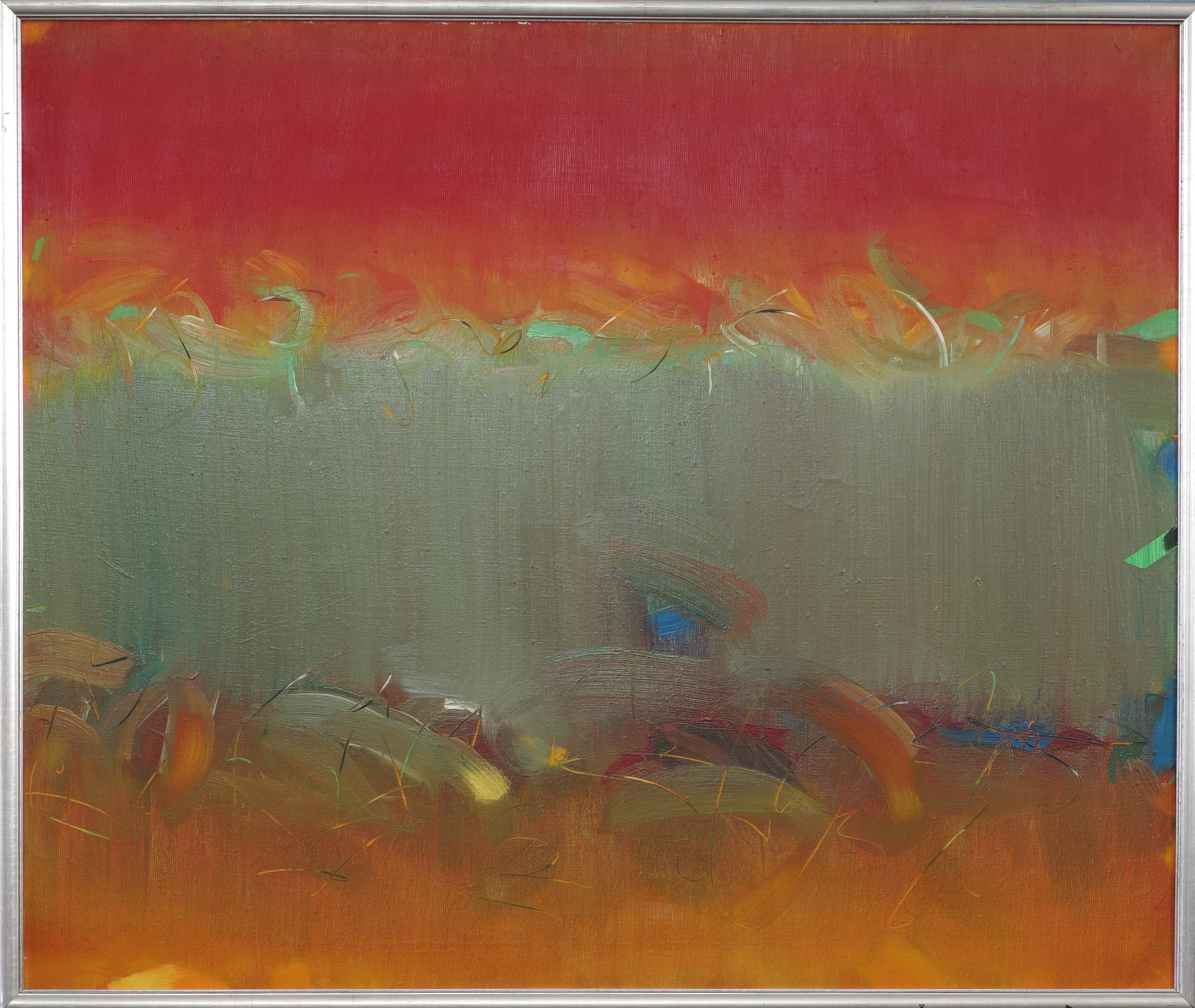 Abstrakcyjny obraz z dominującymi ciepłymi kolorami. Górna część wypełniona jest intensywną czerwienią, która przechodzi w żółtawo-zielone akcenty. Środkowa część ma stonowany, szarozielony odcień, a dolna część obrazu jest mieszanką pomarańczowych i brąz