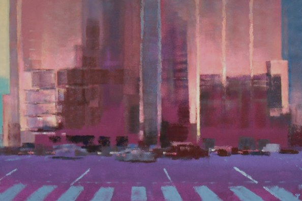 pejzaż miejski, jadące samochody ulicą i wysokie budynki, statyczna kompozycja, wyraziste kolory, fiolet