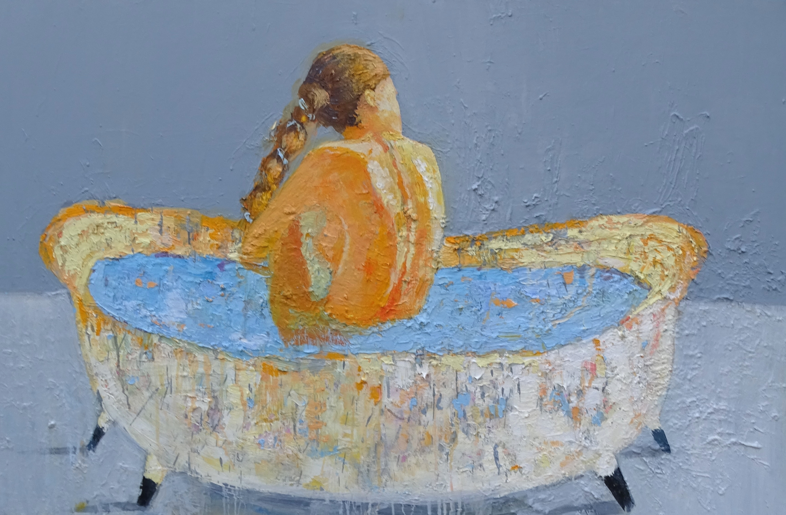 dziewczyna z warkoczem siedząca w wannie, akt kobiecy