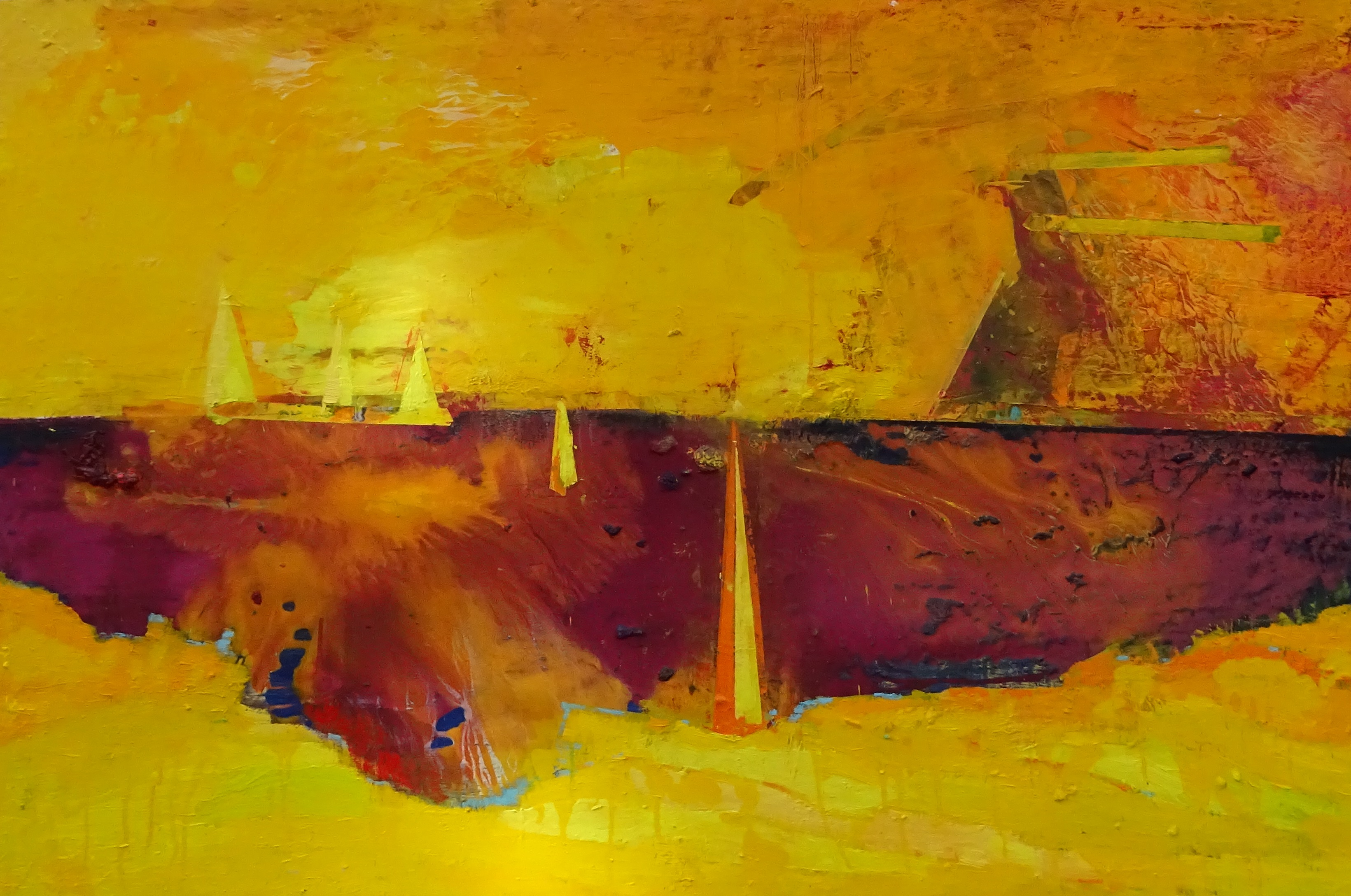 pejzaż żółto-pomarańczowej kolorystyce, pole, w tle żagle łódek