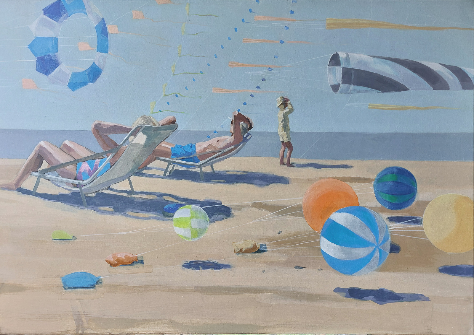 realistyczny pejzaż, plaża nadmorska, para opalająca się na leżakach, chłopiec stojący na plaży, na wietrze falują balony i latawiec