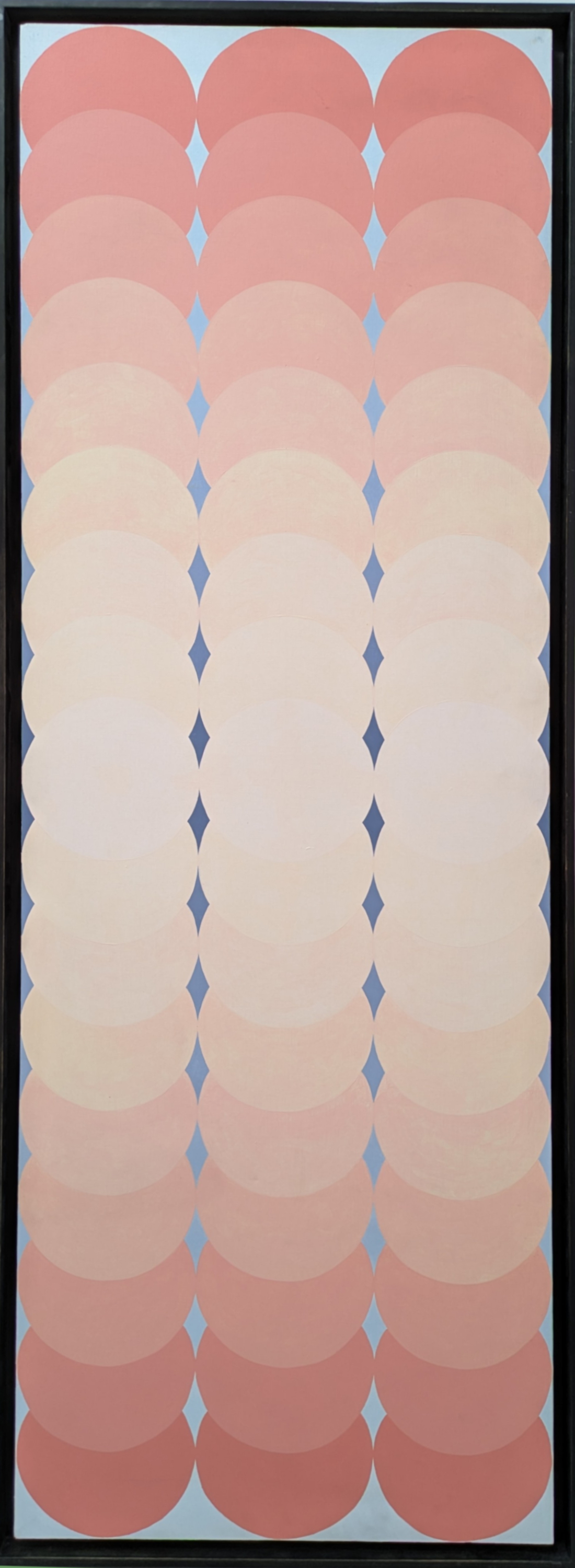 Abstrakcyjny obraz z różowymi motywami kół.