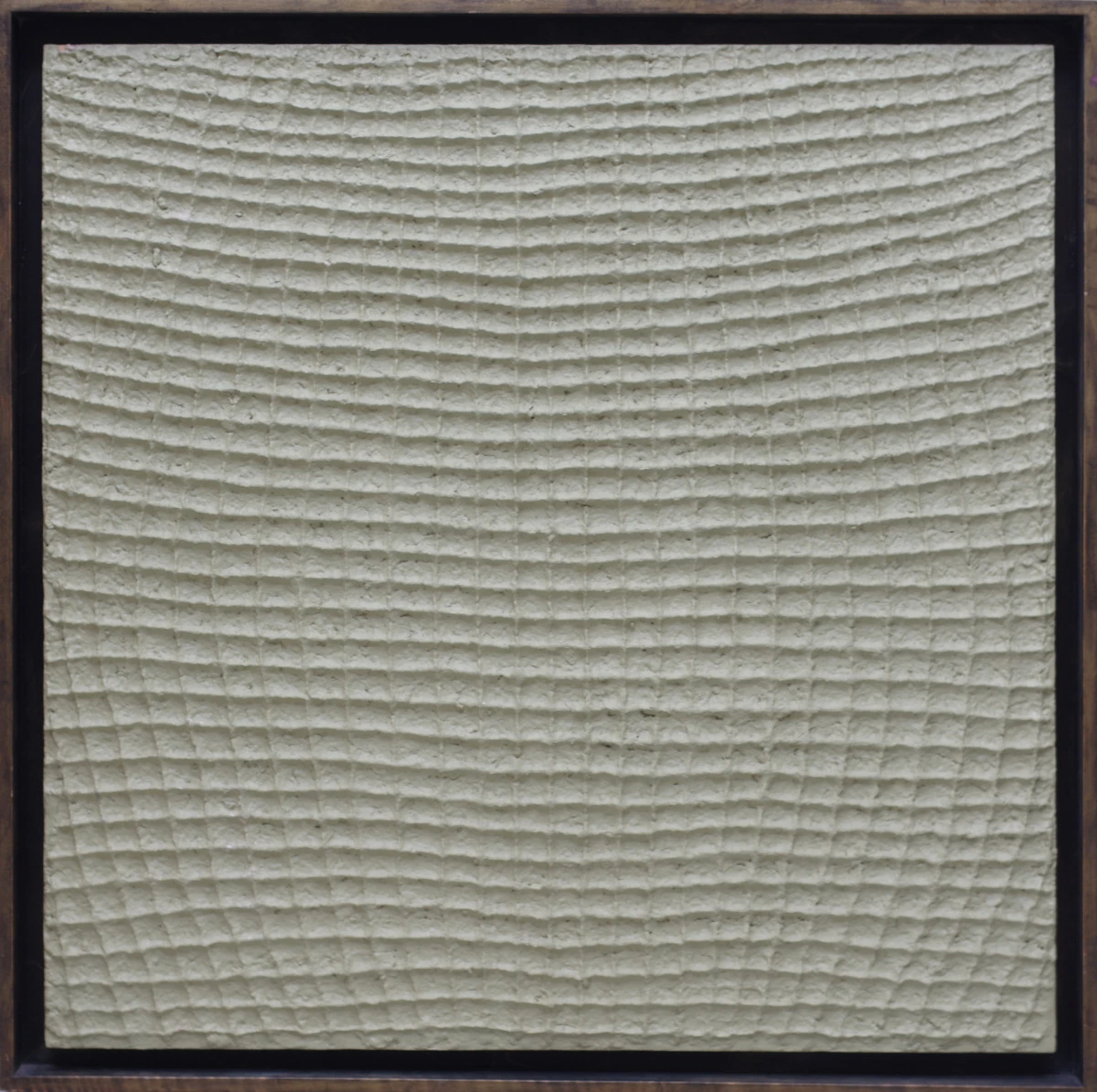 Agnieszka Warda reliefowy obraz abstrakcyjny – struktura z celulozy na płycie malowana gwaszem, minimalistyczna sztuka współczesna, fakturalna kompozycja 60x60 cm.