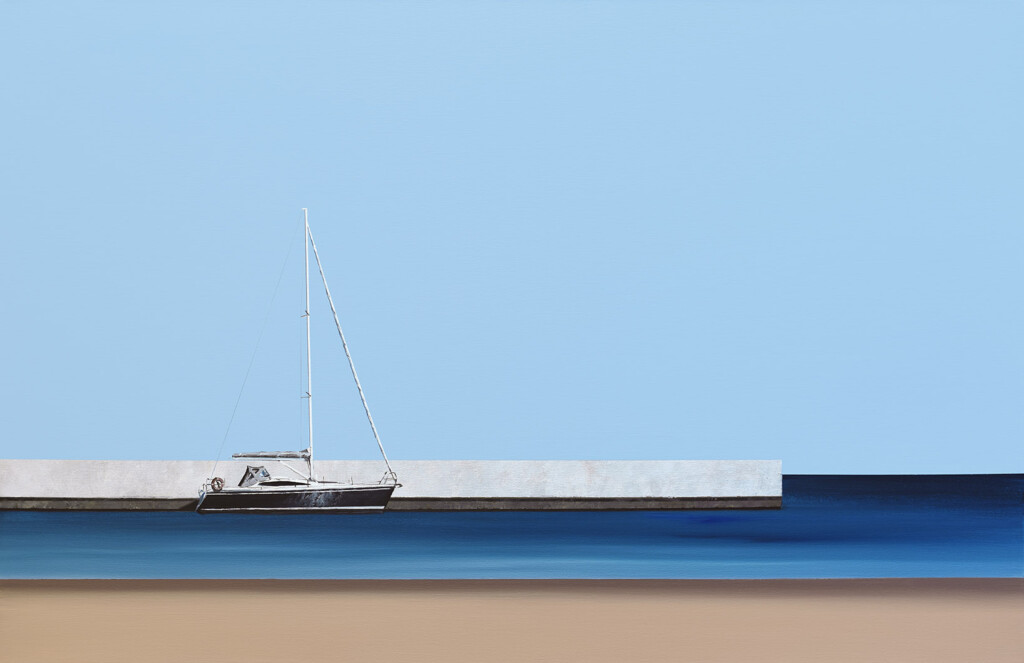 Obraz na płótnie Tomasza Kołodziejczyka przedstawiający jacht stojący w morskim porcie