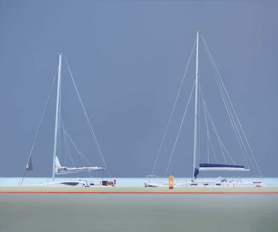 Obraz z dwoma jachtami morskimi stojące w porcie na tle nieba.